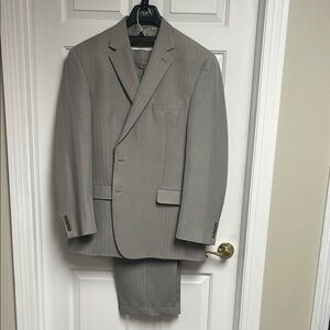 Chaps Gray Suit Classic Design